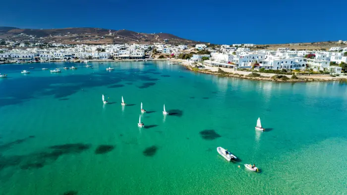 Vista sulla Chora di Antiparos e sulla baia