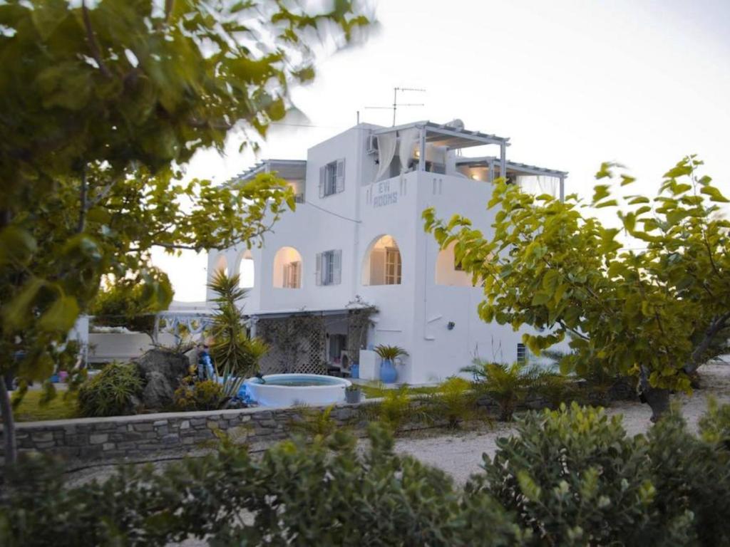 evi rooms studios Aliki Paros