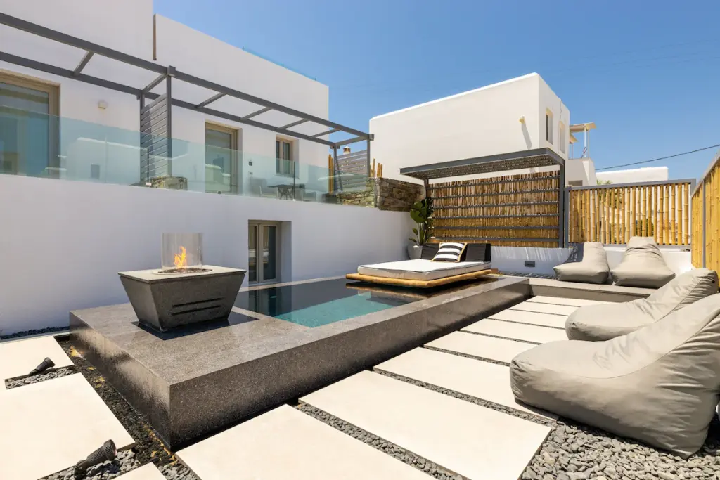 Piscina Parion Opus a Naoussa, Paros